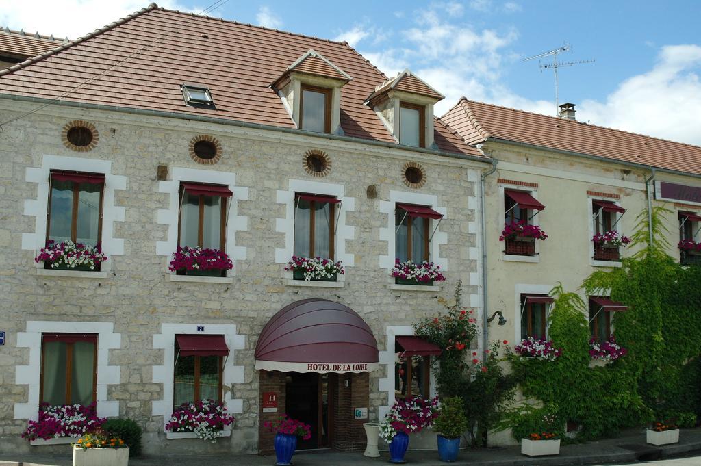 Hotel De La Loire Saint-Satur Bagian luar foto